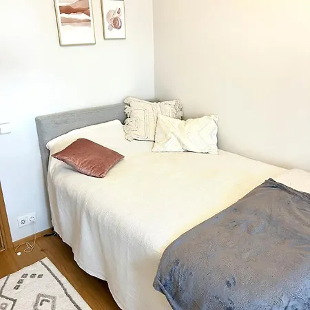 Cozy By The River Apartman
